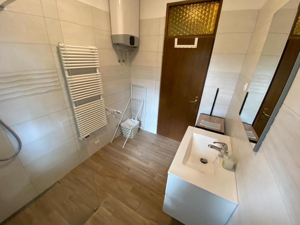 Apartma Magnolija โนวาโกริคา ภายนอก รูปภาพ