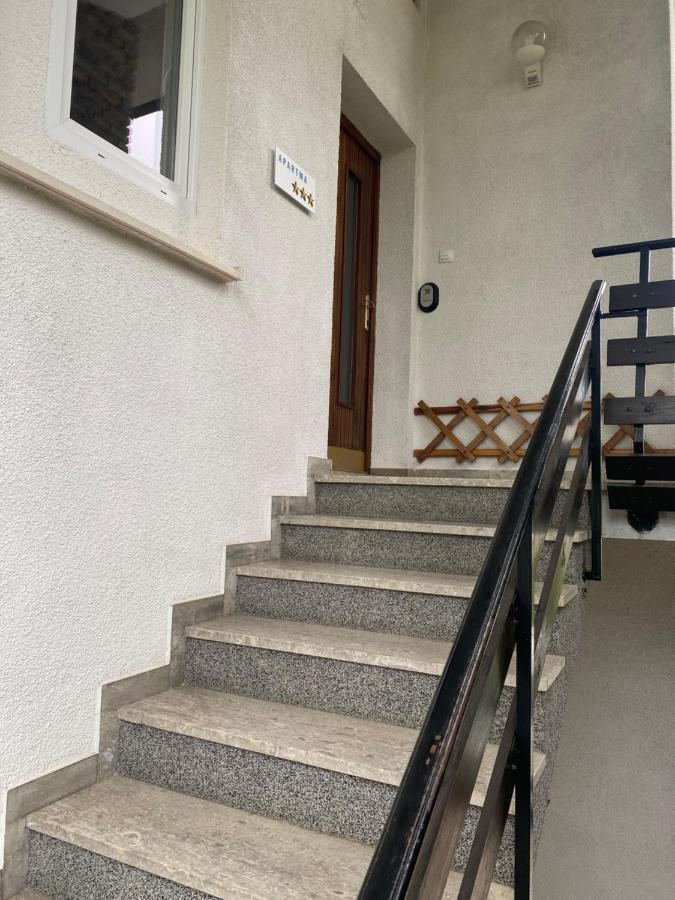 Apartma Magnolija โนวาโกริคา ภายนอก รูปภาพ