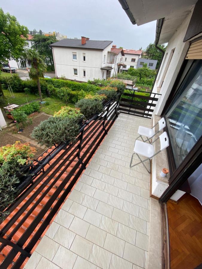 Apartma Magnolija โนวาโกริคา ภายนอก รูปภาพ