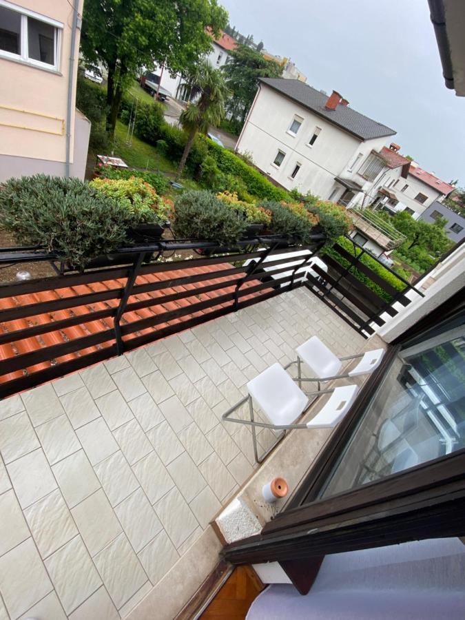 Apartma Magnolija โนวาโกริคา ภายนอก รูปภาพ